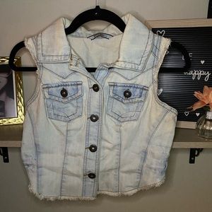 ✨Sleeveless Denim Jacket✨